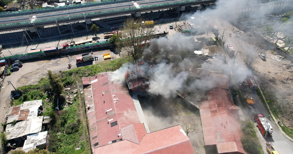 Incendio en ex Escuela Santa Catalina en Concepción