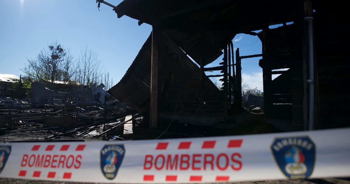 Cinco de los 16 adultos mayores que murieron en incendio en Pitrufquén siguen sin ser identificados