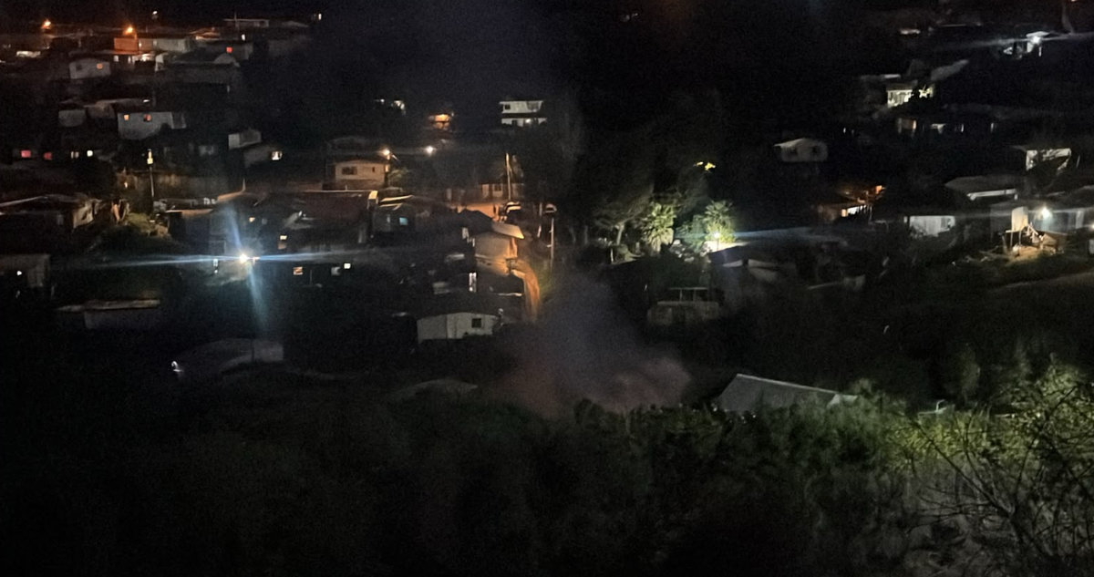 Al menos una casa destruida deja incendio en sector Playa Ancha de Valparaíso