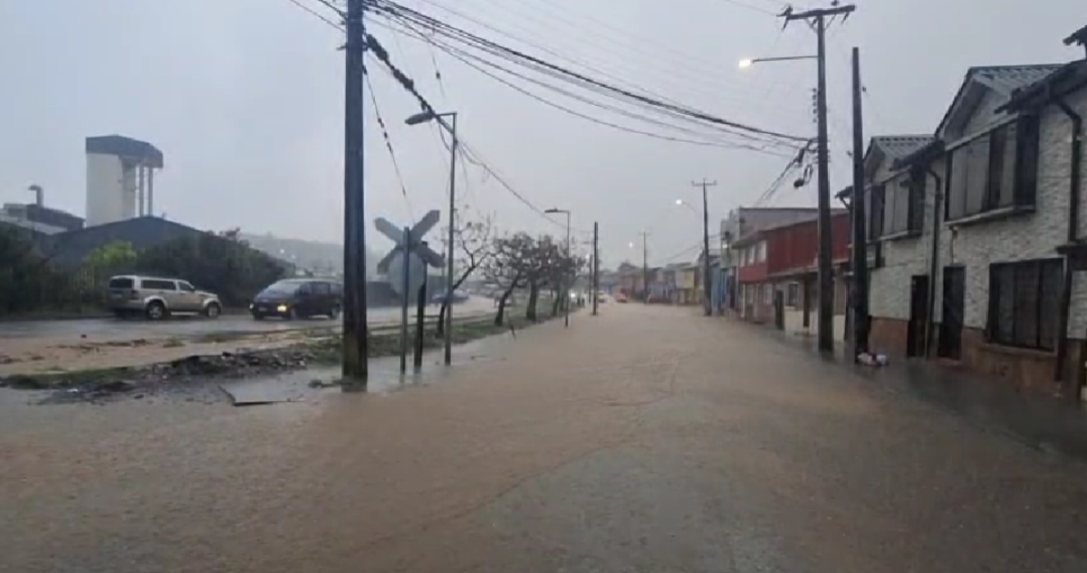 Inundaciones en Lota: Suspenden clases en 9 establecimientos educacionales