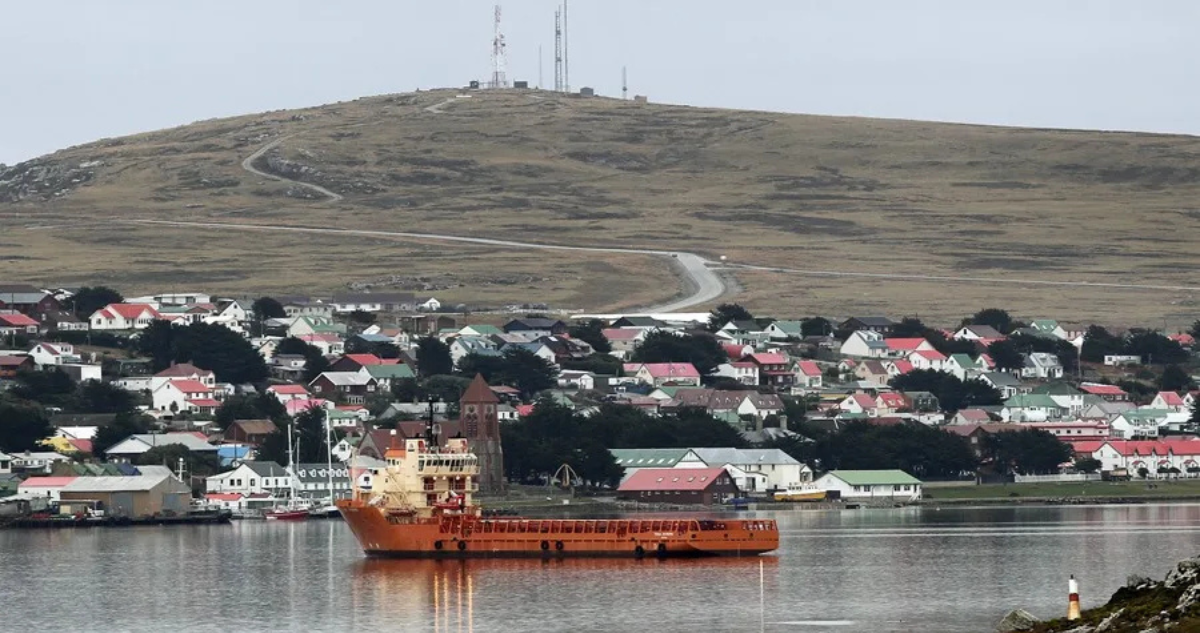 Reino Unido responde a Milei: "Nuestro compromiso con las Malvinas es absoluto e inamovible"