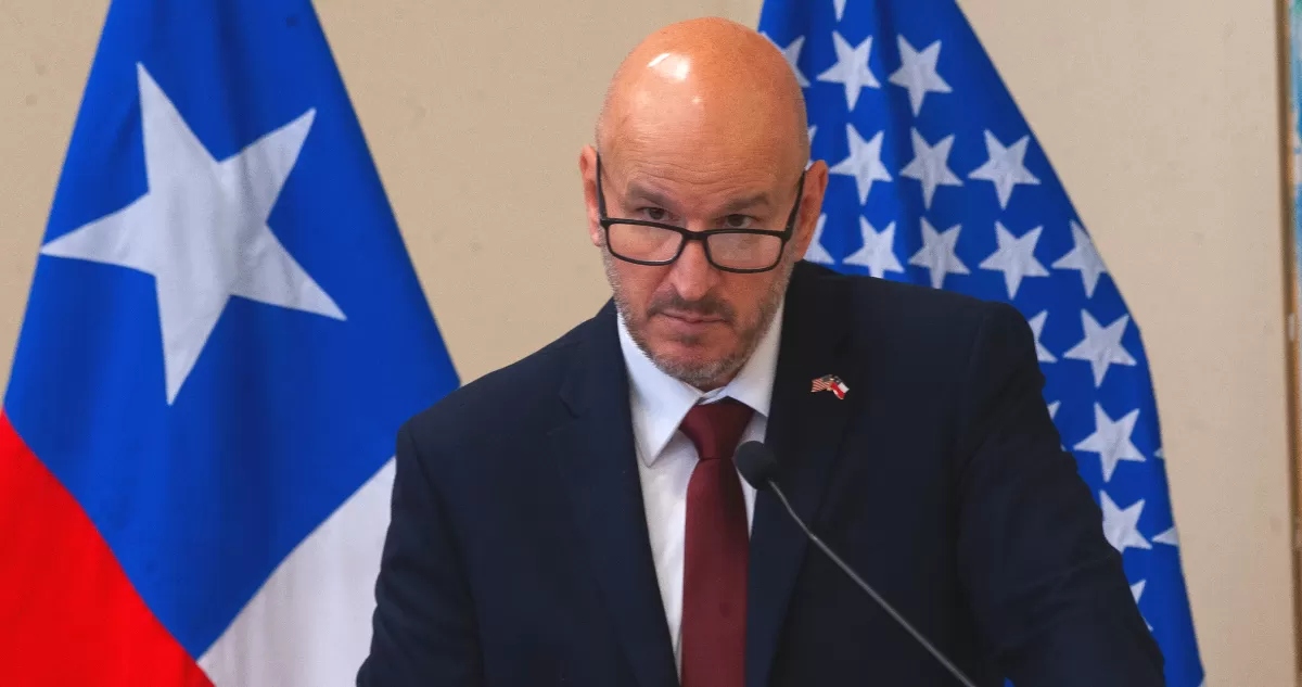De la “bomba informativa” por el Estallido a fuentes abiertas: la retractación del embajador de EEUU