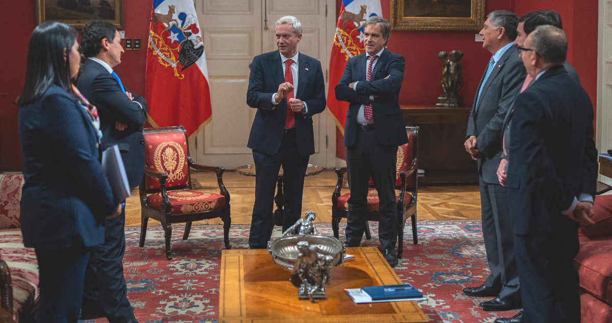 Kast adelanta plan de emergencia laboral a timoneles oficialistas y comprometen celeridad legislativa