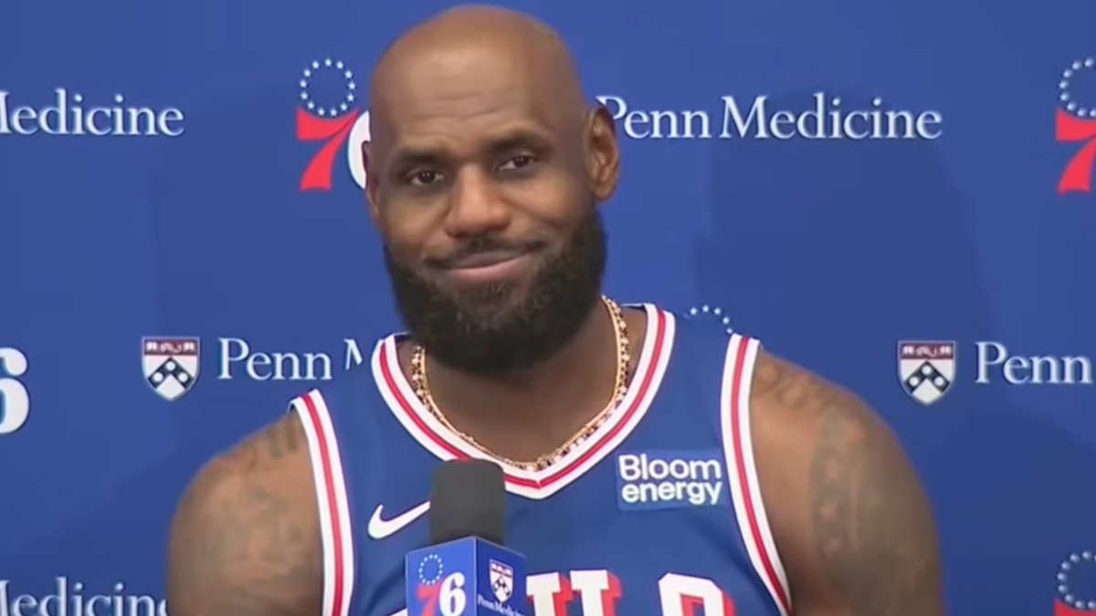 LeBron James habló con los medios previo al inicio de la NBA.