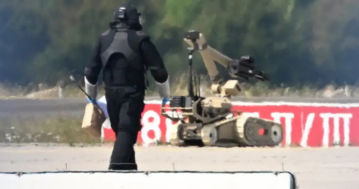 El peligroso objeto volador fue neutralizado con la ayuda de un robot