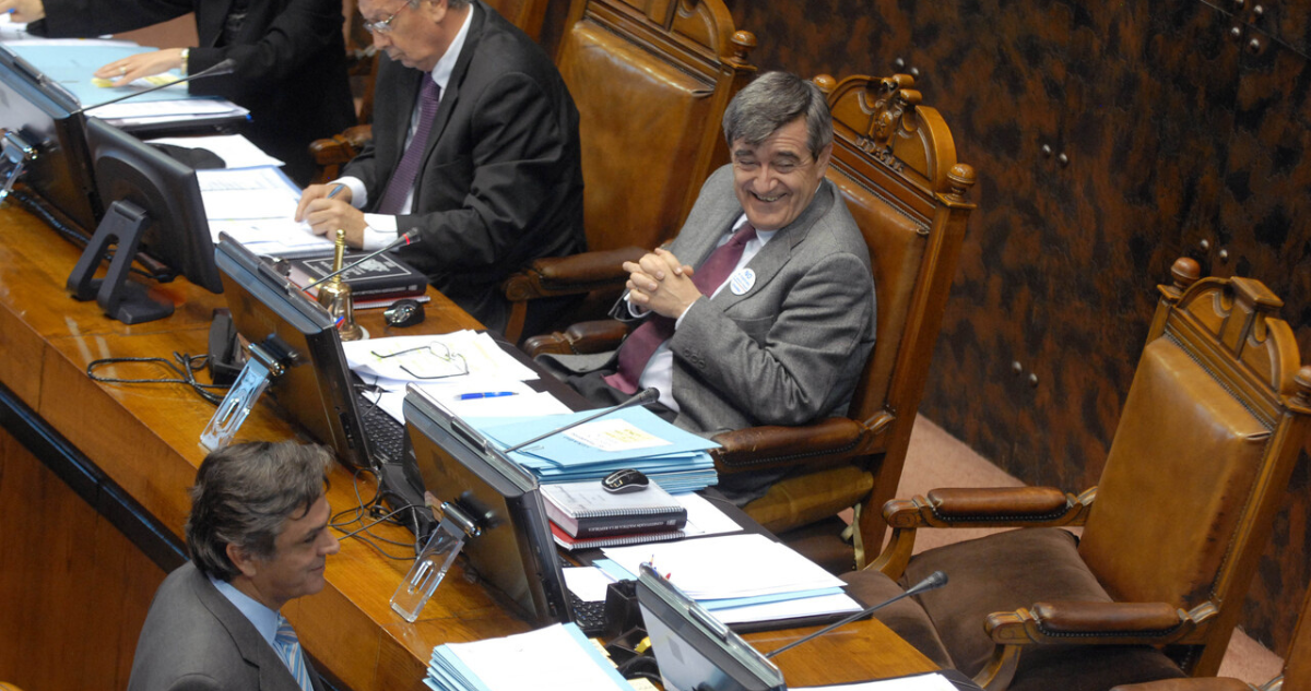 Longueira despide a Escalona y sorprende con reflexión: “Le hace bien a Chile que al PS le vaya bien”