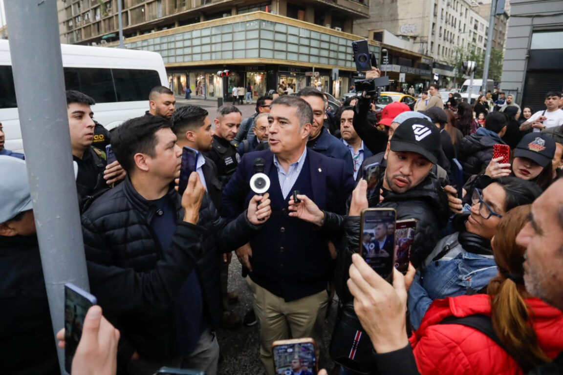 Creadores de contenido se reúnen en Plaza de Armas en apoyo a "El Kofran"