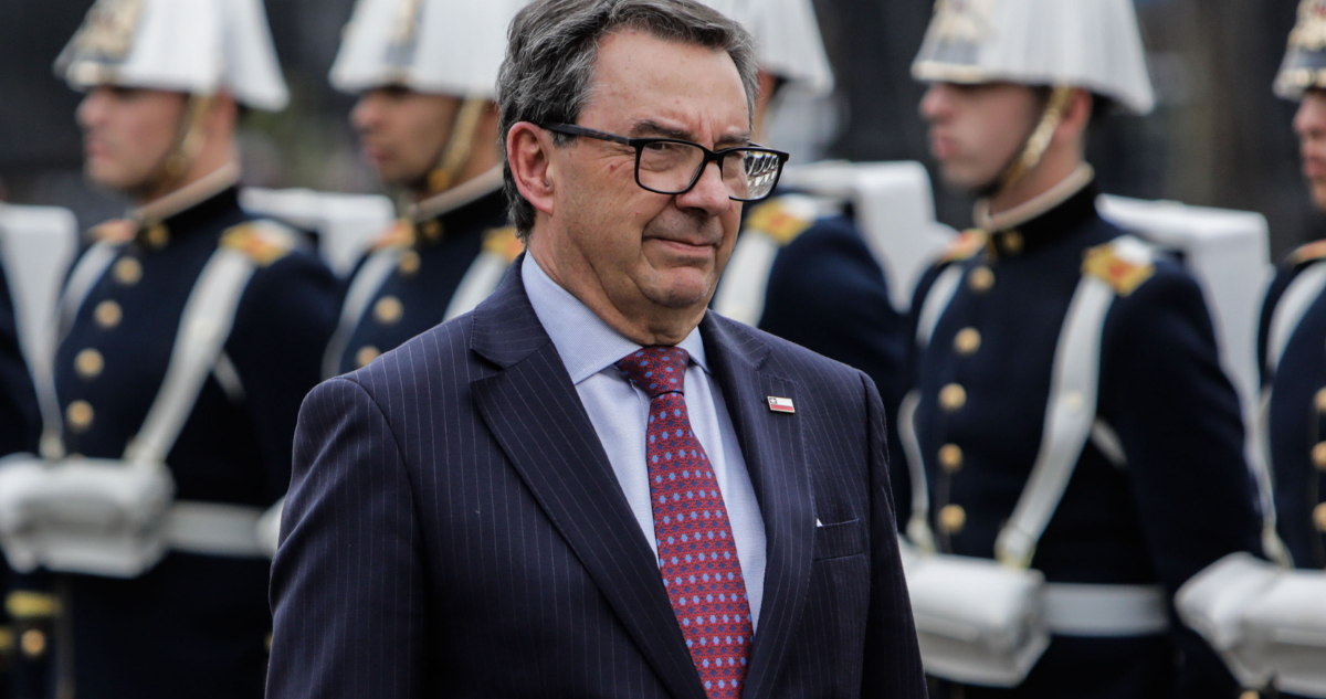 reforma de seguridad: Ministro de Defensa justifica rol militar contra el crimen organizado, pero no al mando de Carabineros