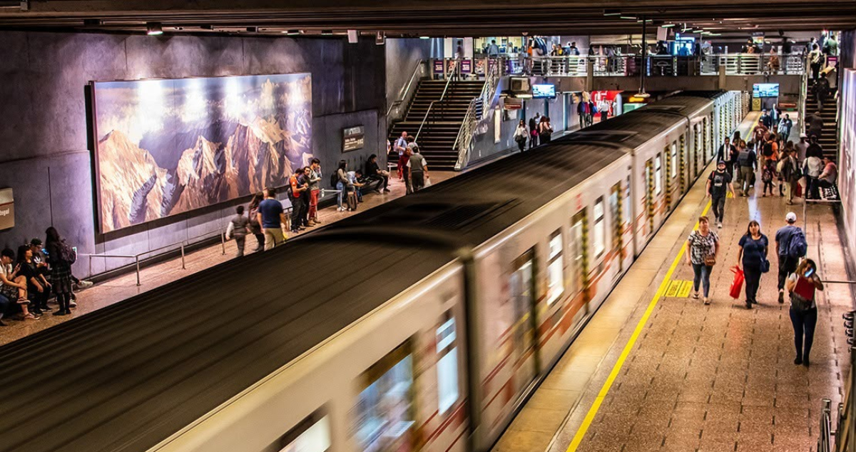 https://media.biobiochile.cl/wp-content/uploads/2026/09/mural-metro.jpg