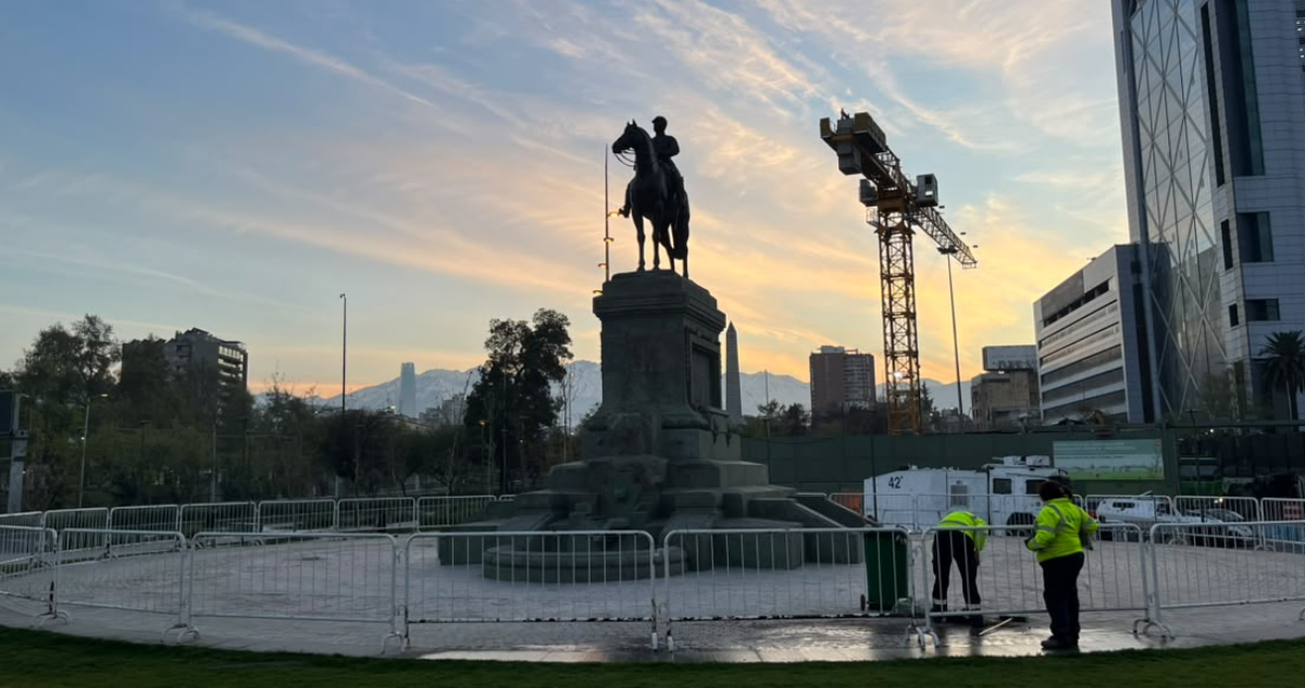 Retiran los muros que tapaban el monumento al general Baquedano: recibirá honores el sábado