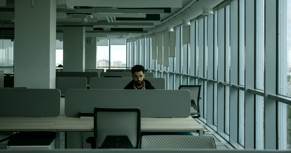 ¿Temor a que te reemplace la IA? Las 7 habilidades que podrían salvarte en el mercado laboral