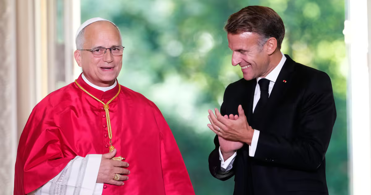 Papa León junto a Emmanuel Macron en Francia