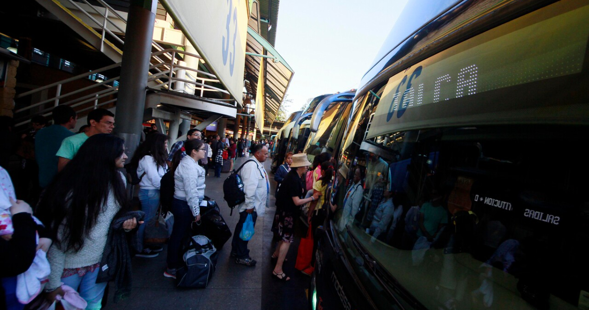 Golpe al bolsillo: pasajes de buses suben 18% y gremio advierte nuevas alzas