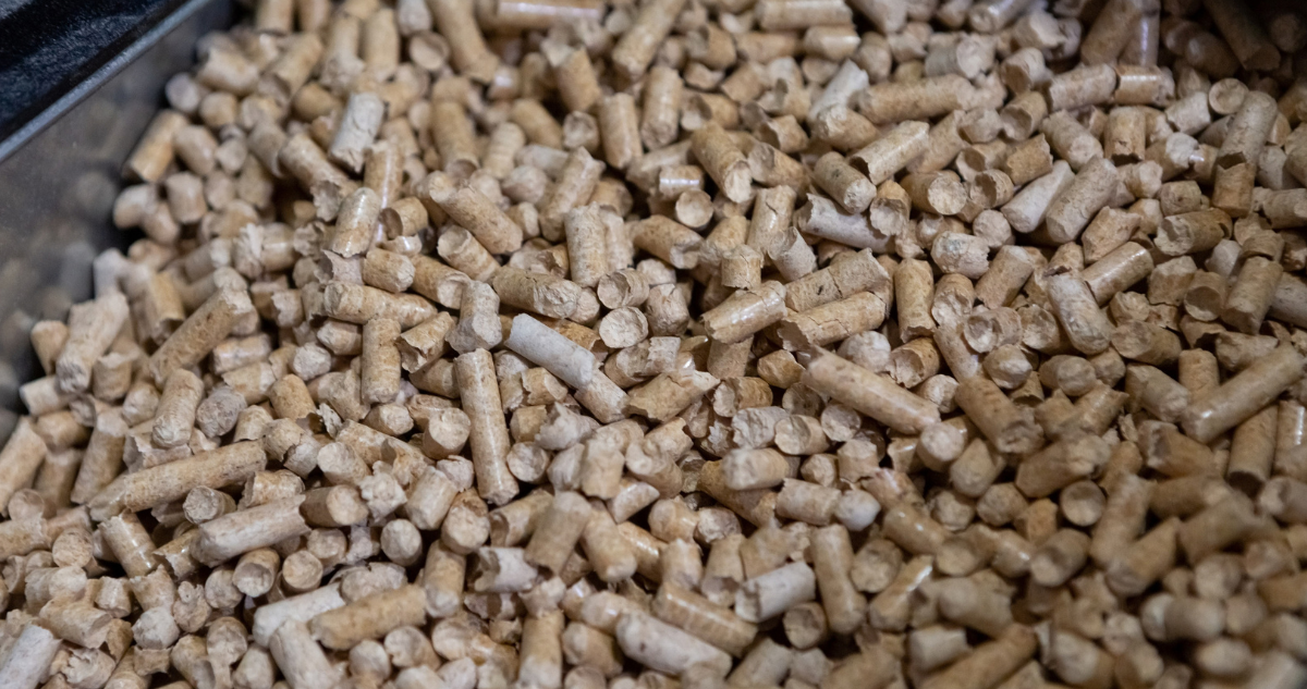 Tras quiebre de stock, comienza a regularizarse abastecimiento y venta de pellet en región de Los Ríos