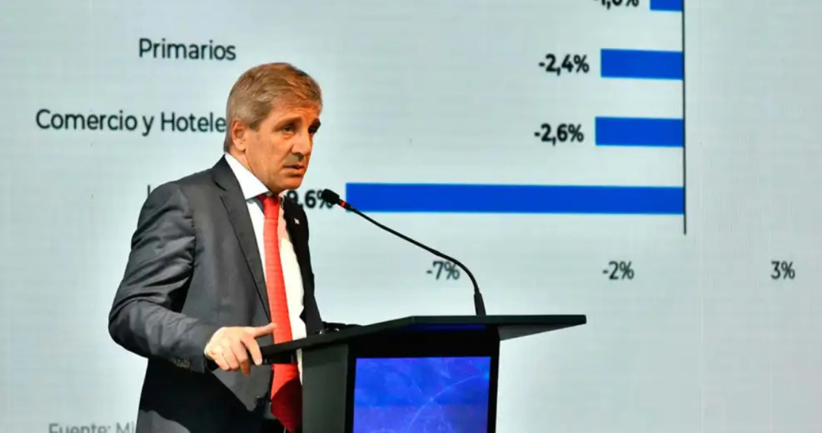 Ministro argentino atribuye a lluvias y el Mundial la caída en la actividad económica durante julio