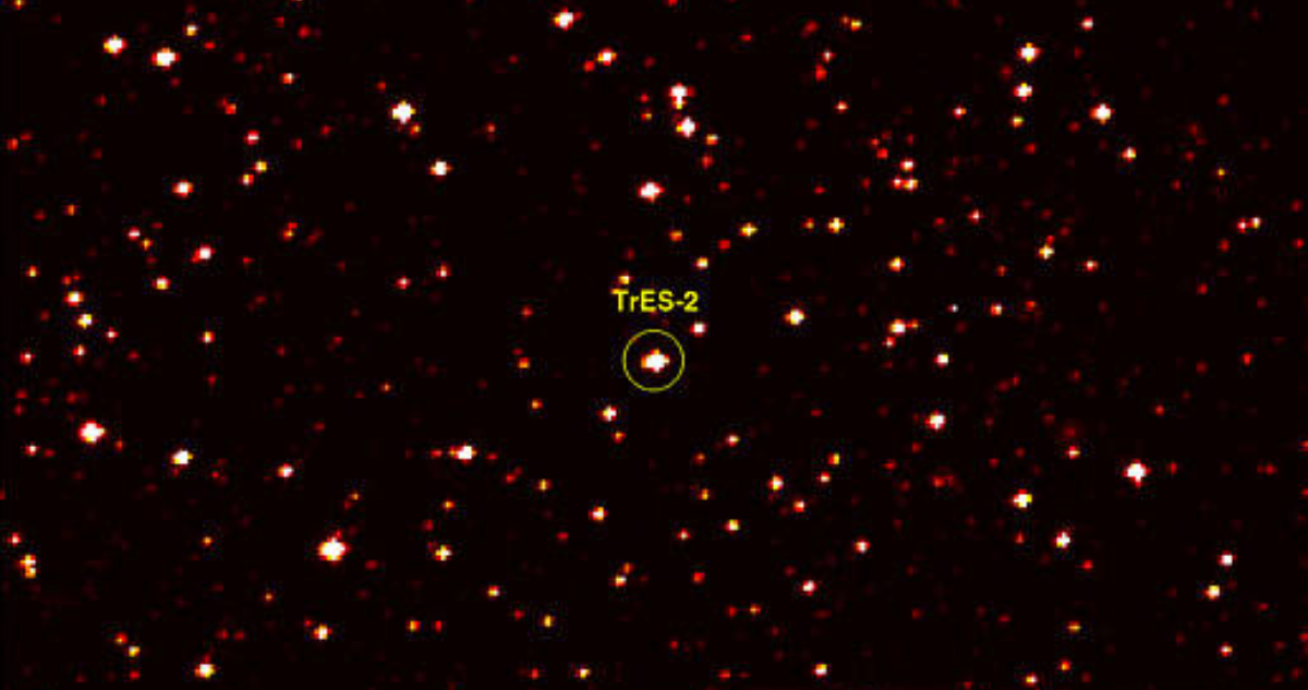 Foto de TrES-2b, el planeta negro