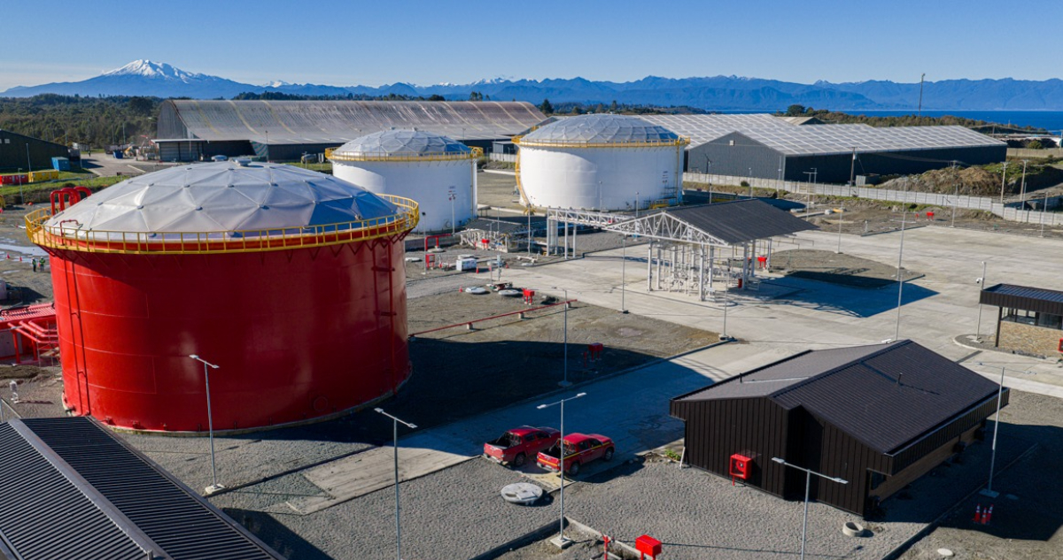 Empresas destacan nueva planta de Esmax en Puerto Montt: aumentará abastecimiento de diésel