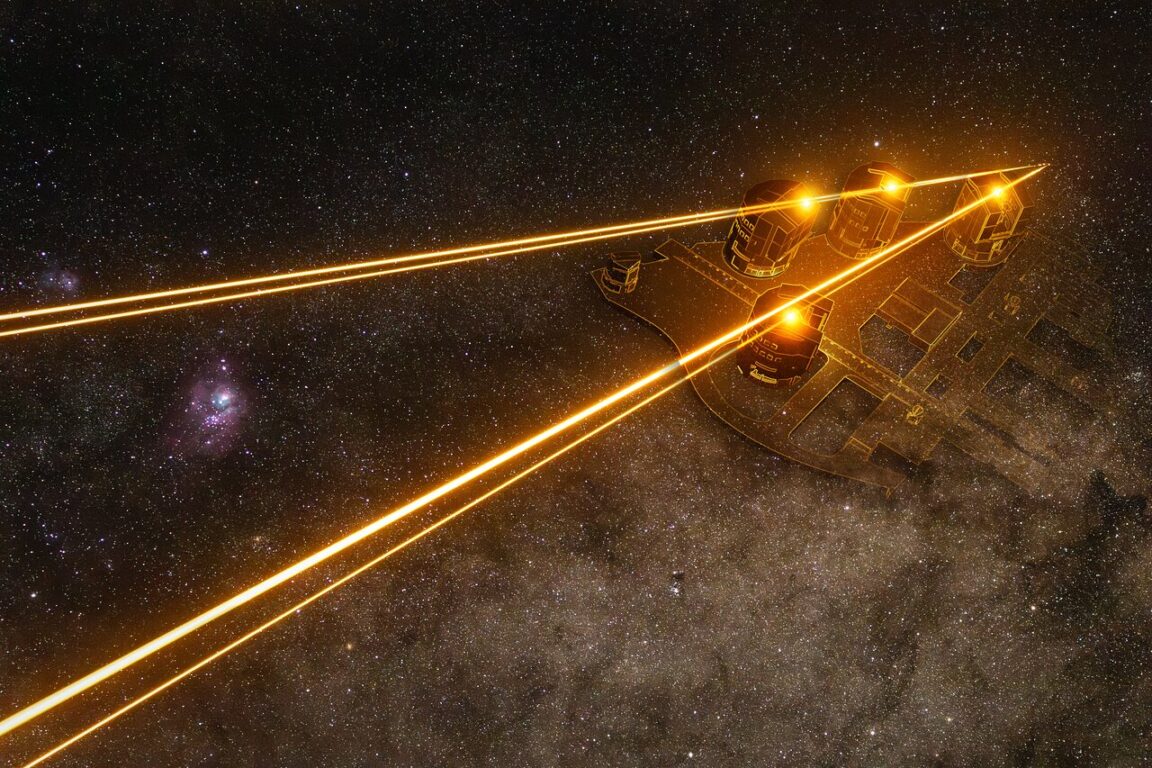 Cuatro haces de luz láser brillan sobre el magnífico cielo austral