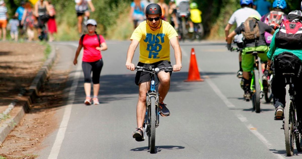 Rápido y "bicicletoso": Carabineros pistolea y partea a ciclistas a exceso de velocidad en Parquemet