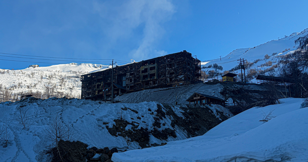 Reconstrucción de Hotel Alto Nevados costaría cerca de US$7 millones y esperan reabrirlo en 2027