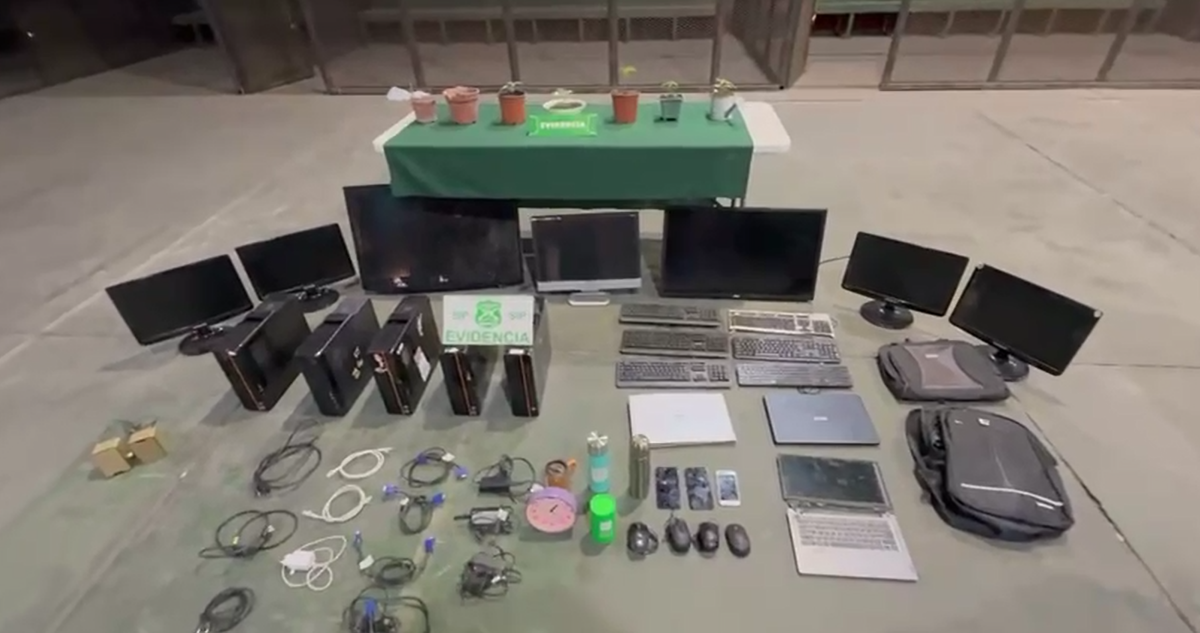 Recuperan computadores robados de colegio de Santiago: un detenido y 7 plantas de marihuana incautadas