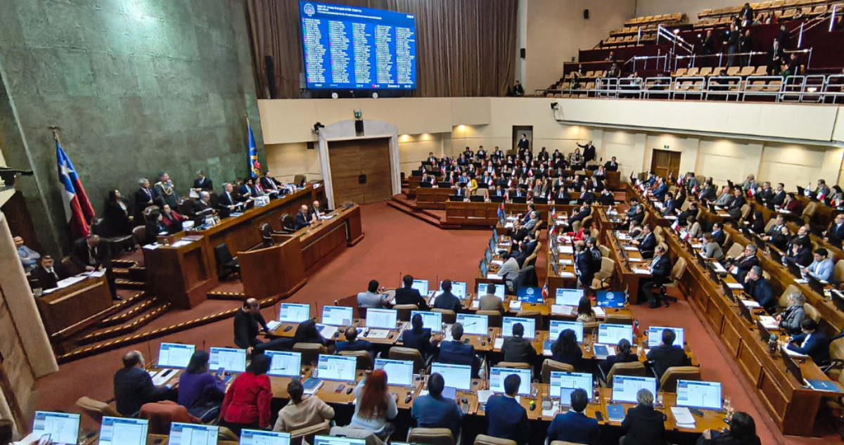 Reforma al sistema político en tierra decha con reparos por barreras a partidos y nuevos principios