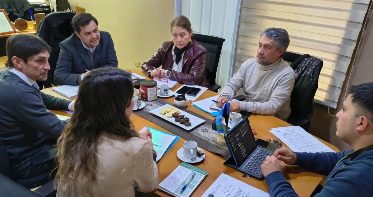 San Juan de la Costa: Alcalde acuerda con Gobierno mayor cobertura de transporte escolar subsidiado