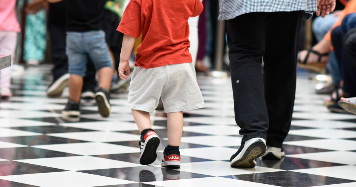 Niños en sala cuna.