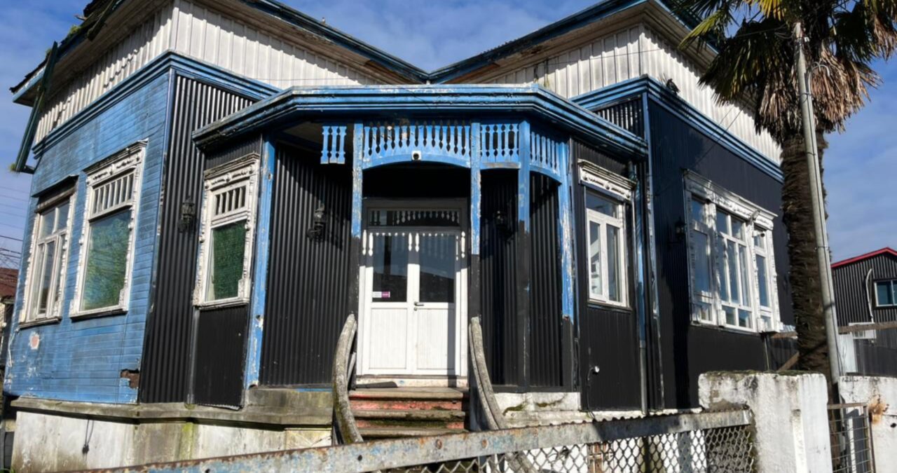 https://media.biobiochile.cl/wp-content/uploads/2026/09/sede-dc-valdivia-deuda-1280x675.jpg