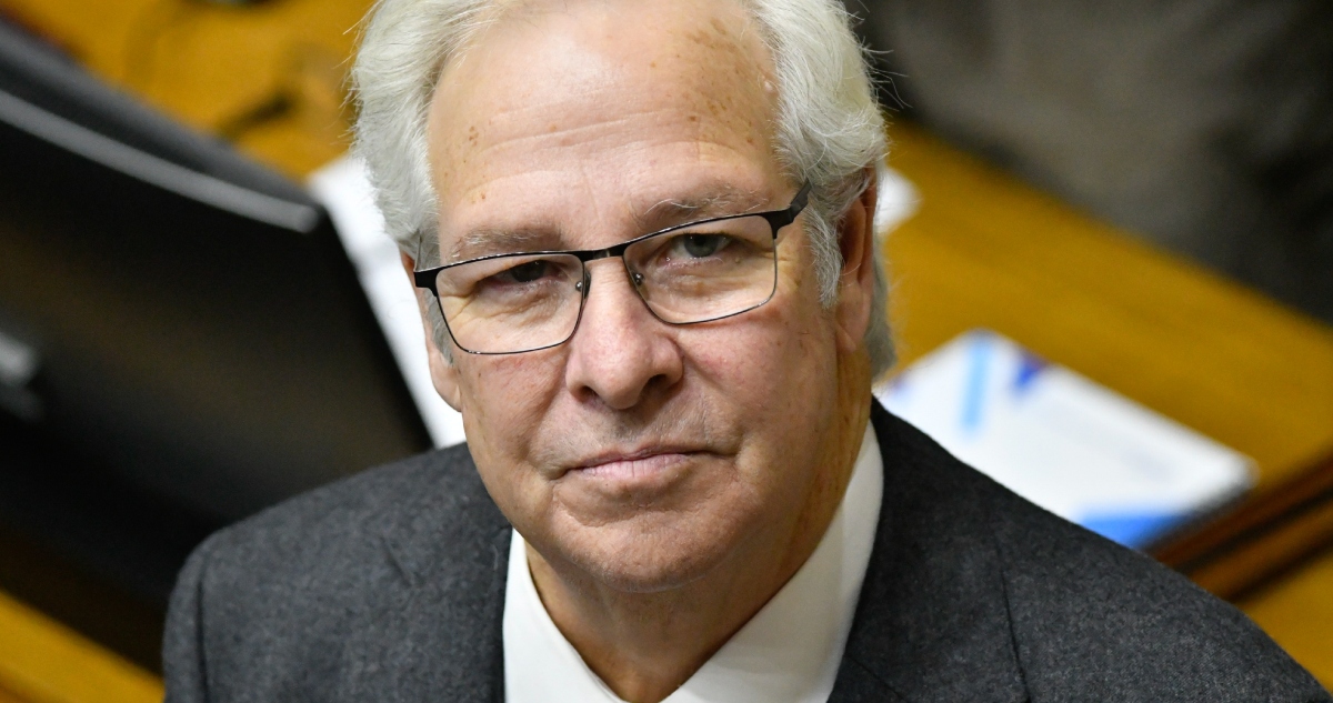 Senador Urrutia arremete contra Kast y ministro de Justicia por solicitudes de indulto