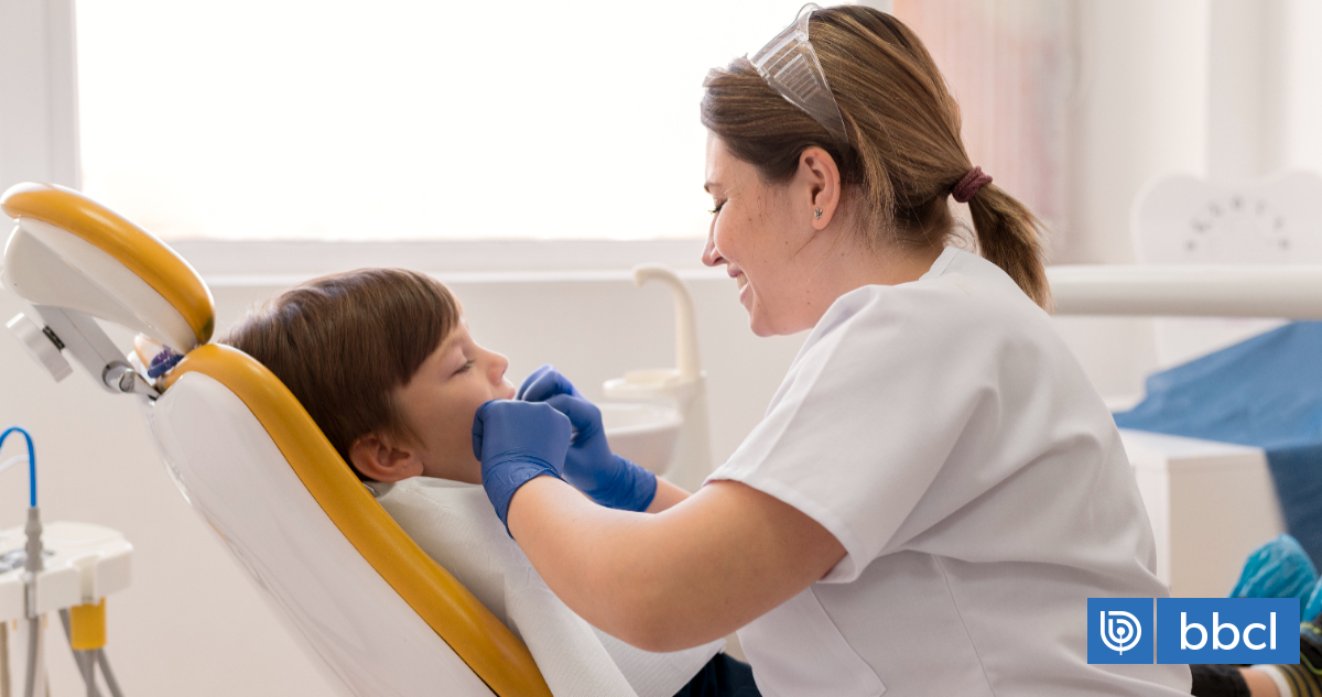 55% tiene caries: estudio revela cómo es la salud bucal de niños de primero básico en Chile
