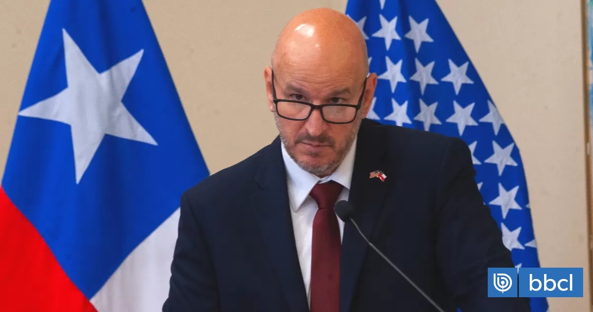 De la "bomba informativa" por el Estallido a fuentes abiertas: la retractación del embajador de EEUU