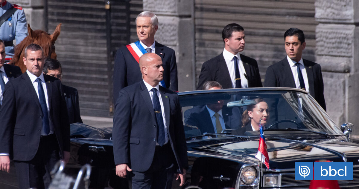 24 años de servicio y escolta de Adriasola: la encargada de llevar a Kast al TeDeum en el Ford Galaxie