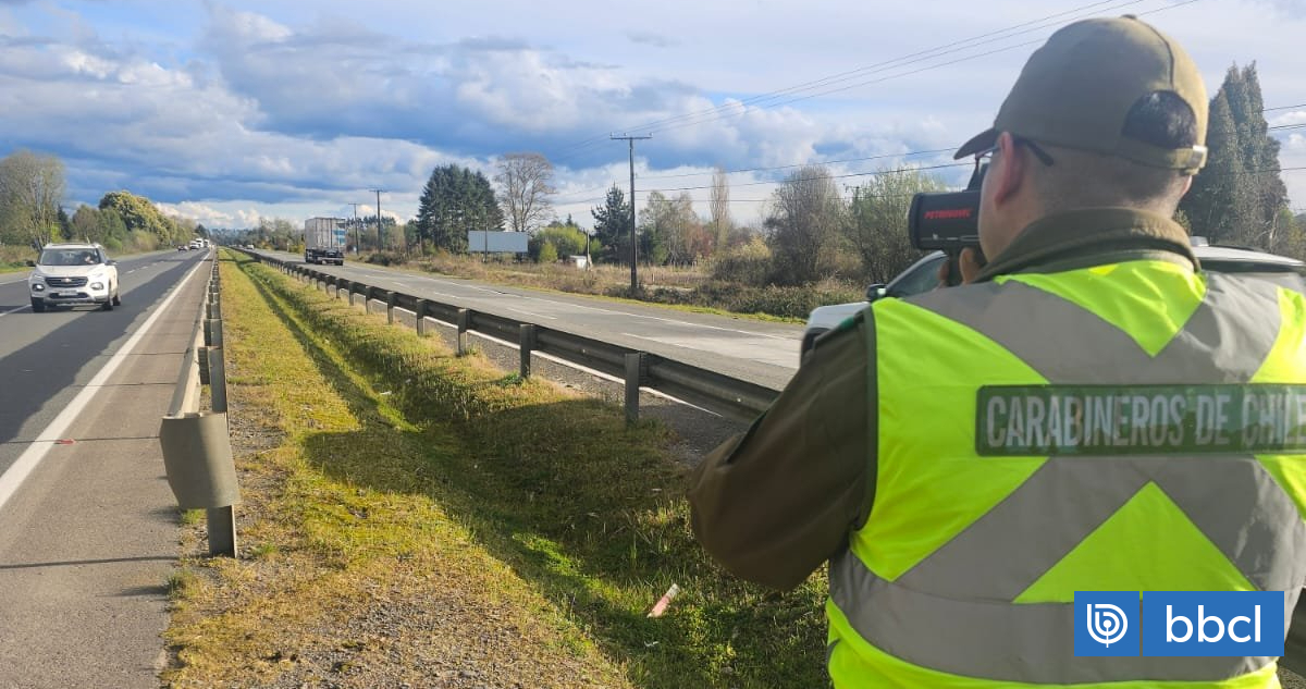 Colisión frontal de vehículos en ruta de Valdivia deja dos muertos y heridos en riesgo vital