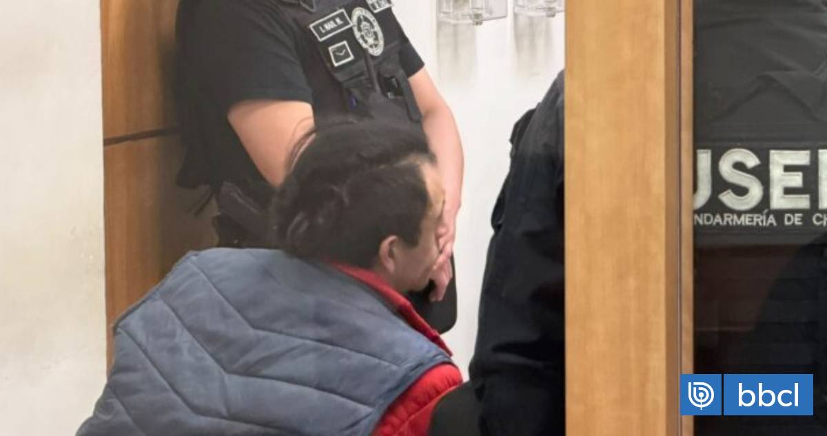 Robaron vino y cervezas: detienen a sujetos por asaltar almacén con un machete en Punta Arenas