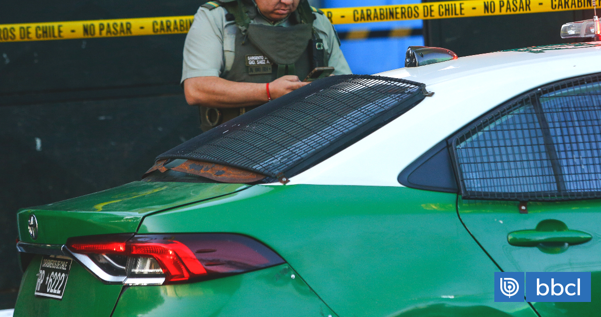 Taxi con persona herida a bala llega a estación de servicio en Renca para pedir ayuda: víctima grave
