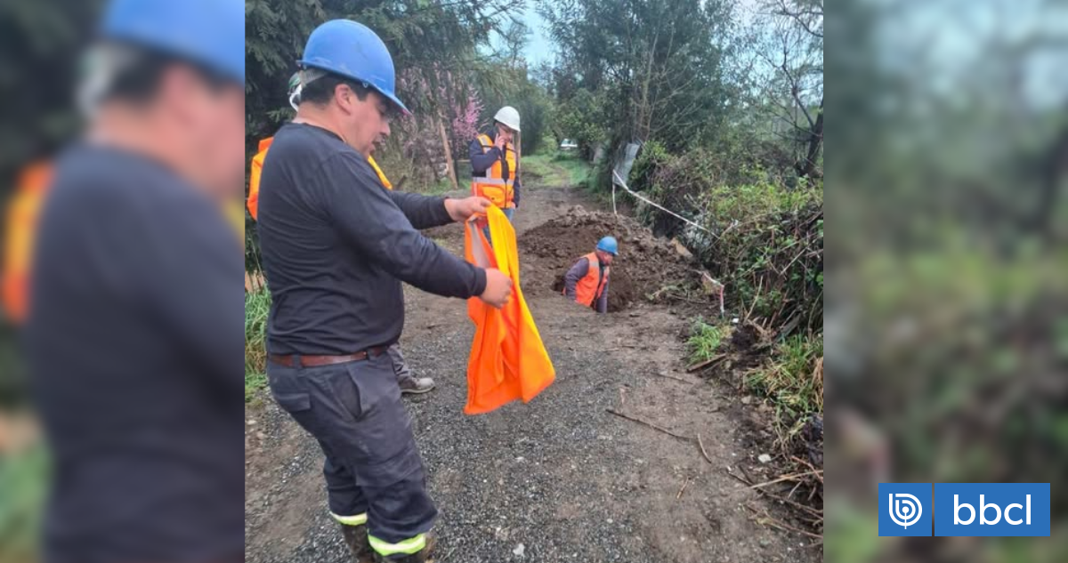 Nueva filtración de aguas servidas afecta a casa en Panguipulli y obliga a suspender suministro