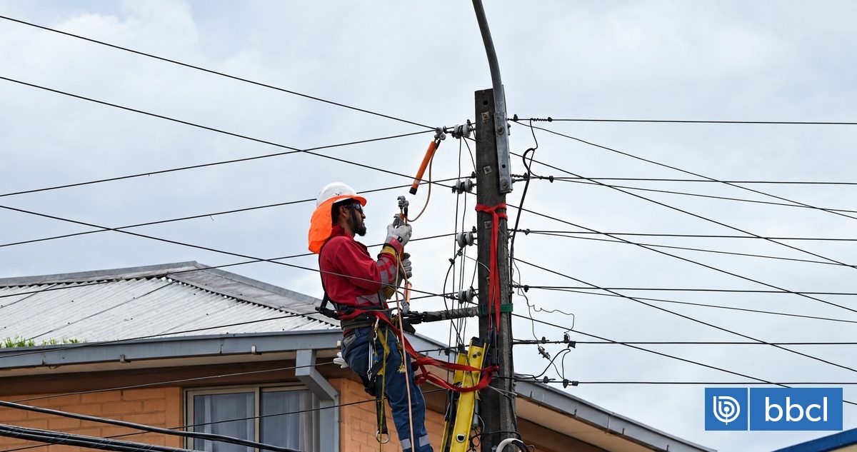 Corte de suministro eléctrico afectó a más de 120 mil clientes en la región Metropolitana