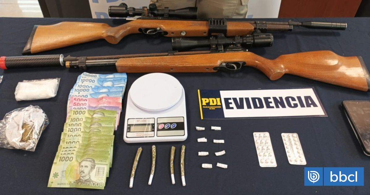 5 detenidos, drogas y 2 rifles incautados deja allanamiento en San Antonio: menor de edad implicado