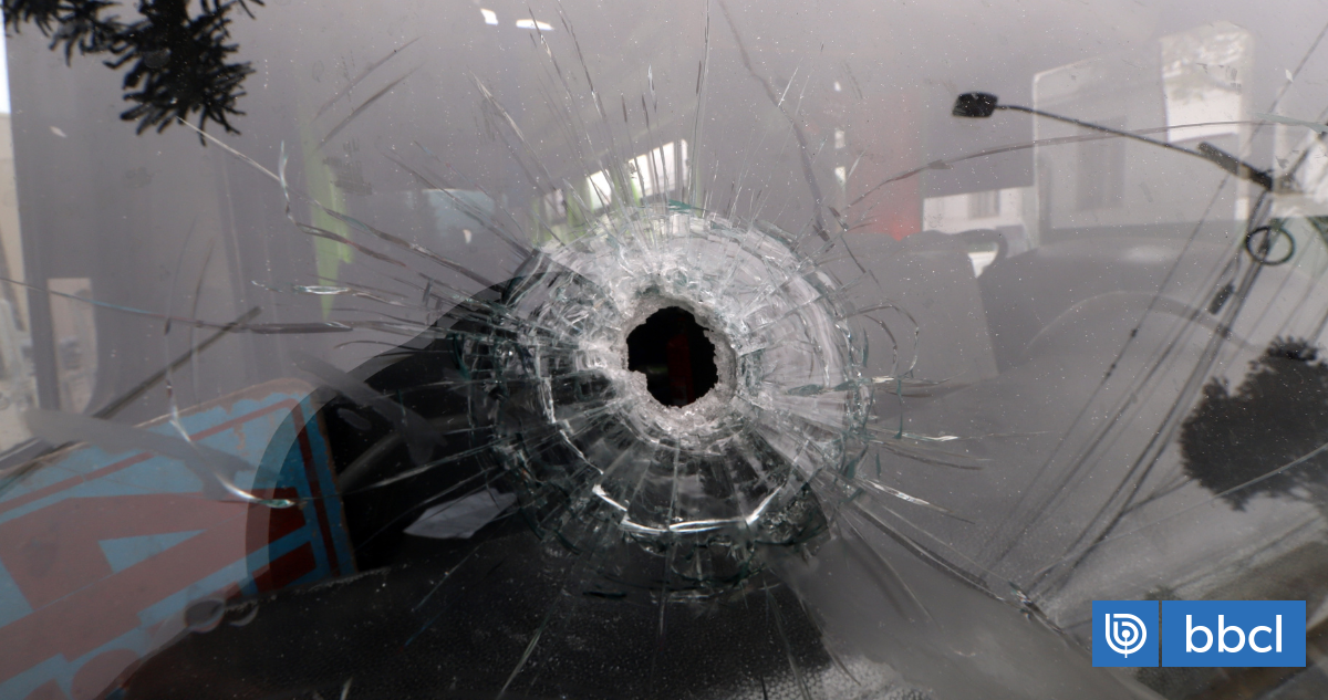 Muere uno de los hinchas de Colo Colo herido en ataque a balazos a bus en San Antonio