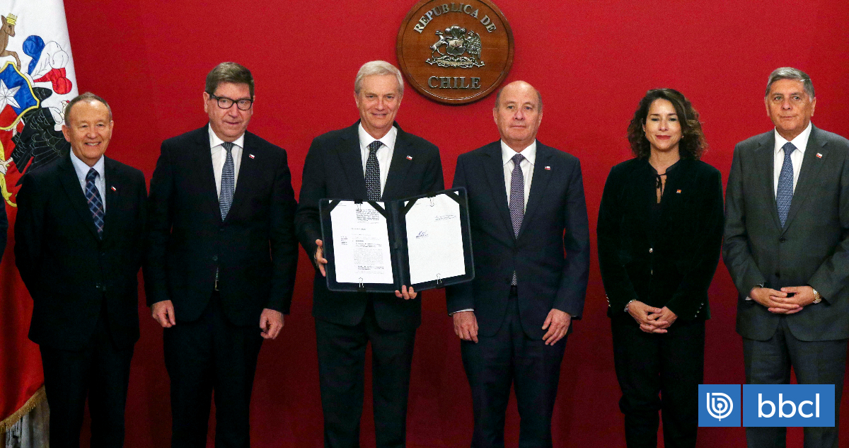 Kast firma proyecto para extender ciertos beneficios ante alza sostenida de los combustibles