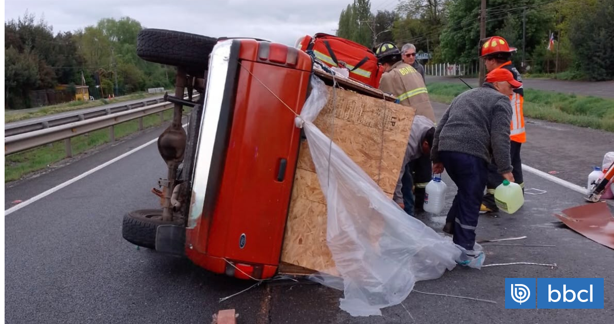 Volcamiento obliga a suspender tránsito en Ruta 5 Sur a la altura de Ñiquén