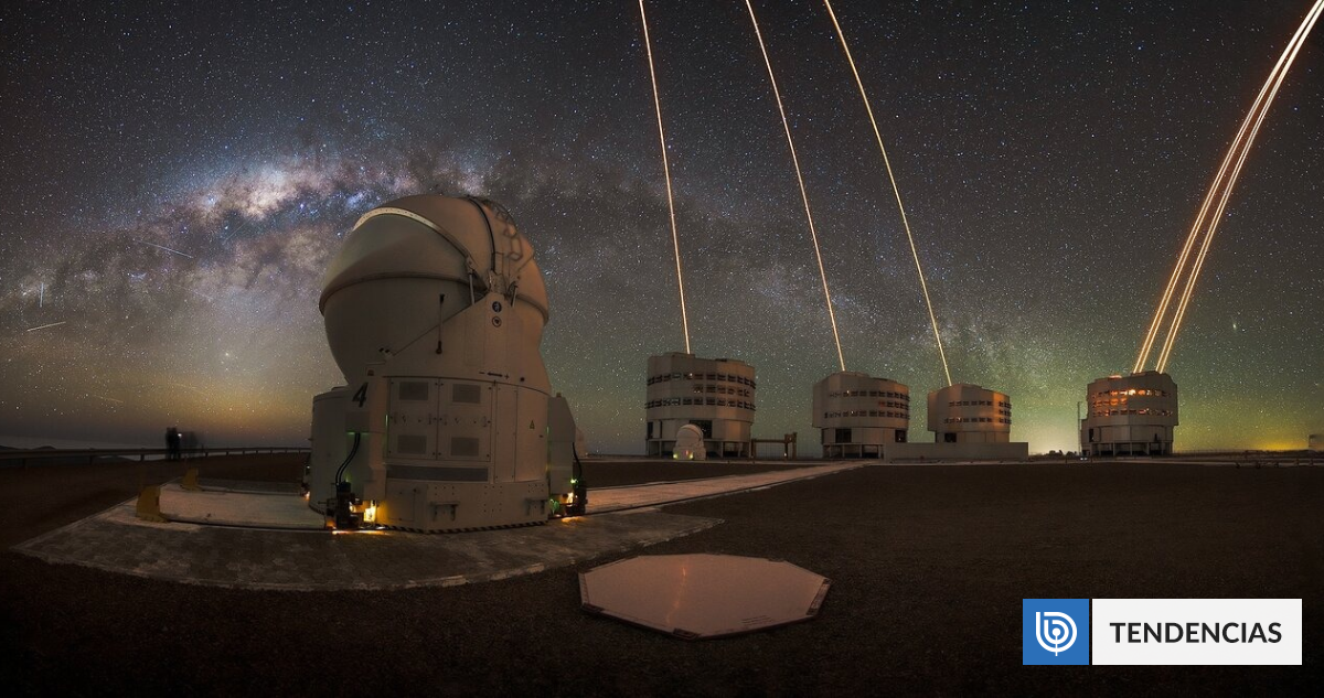 ¿Estrellas artificiales hechas en Chile? La curiosa misión de los enormes láseres que iluminan Atacama