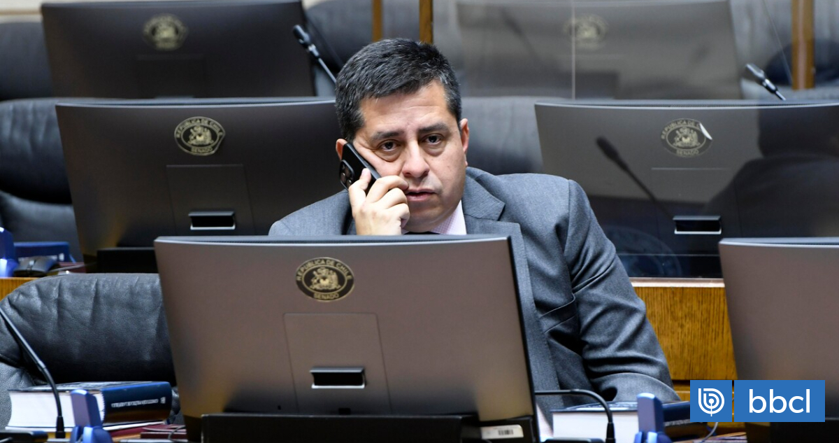 El incómodo rol de Araya: abre grieta en la oposición mientras negocia reforma del Gobierno