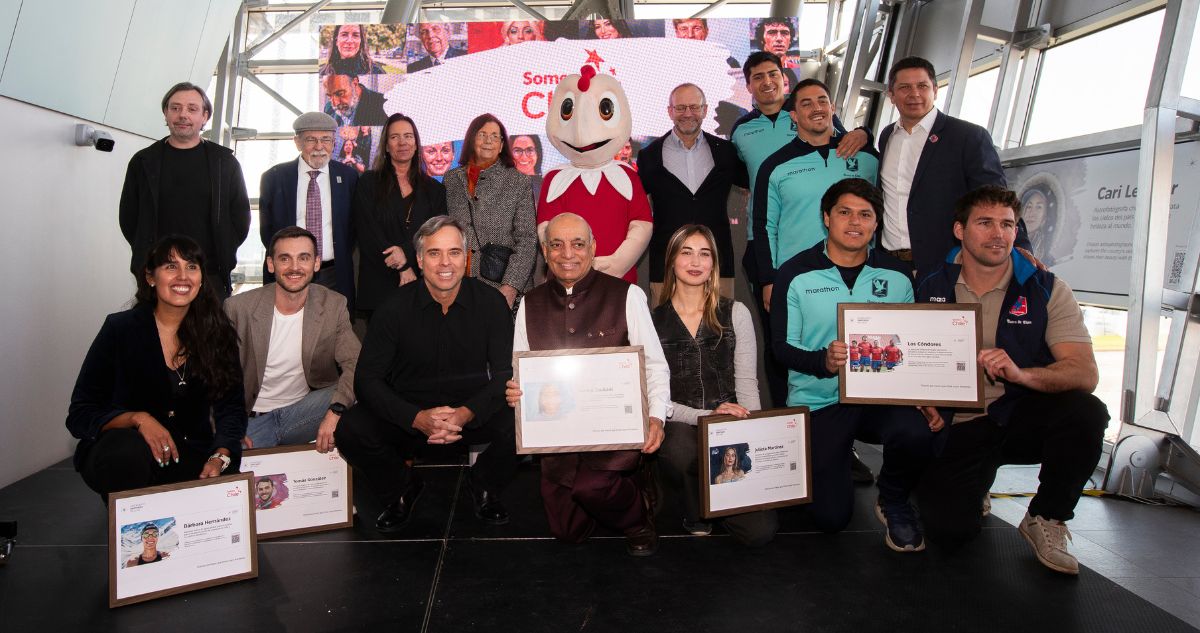 "Somos Chile": Aeropuerto de Santiago inaugura galería en homenaje a chilenos destacados en el mundo