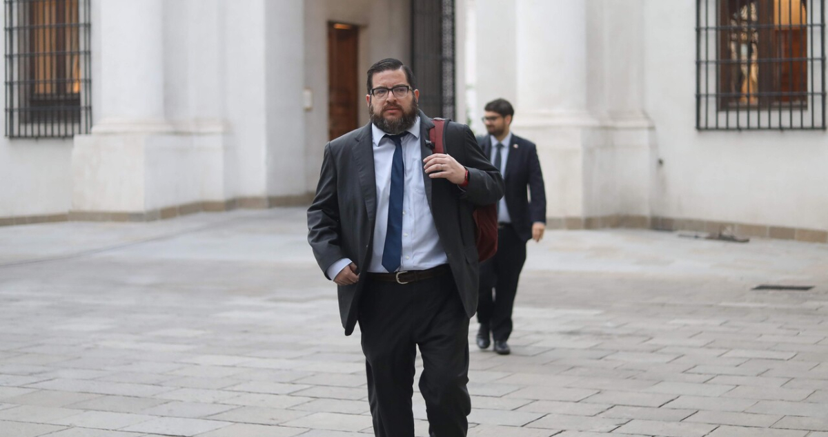 Valenzuela defiende nombramiento de Steinert ante comisión investigadora: exministra volvió a faltar