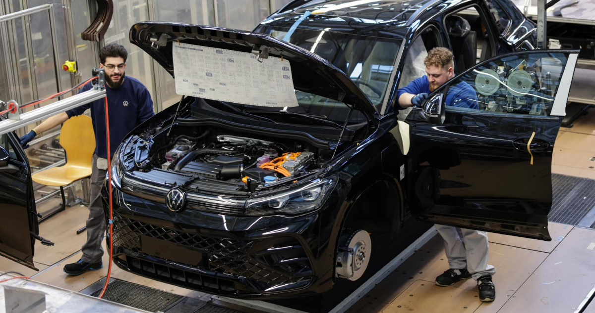 Suben las acciones de Volkswagen tras anunciar su plan con que despedirá un total de 100 mil personas