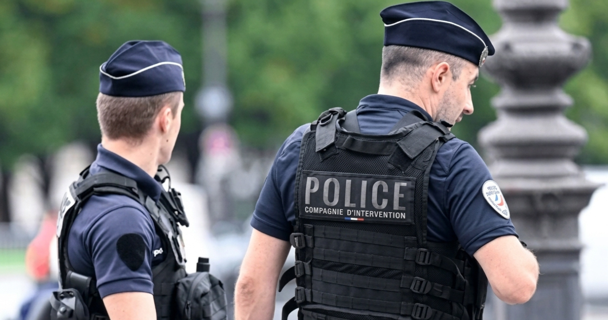 Suspenden a policías en Francia por dichos racistas