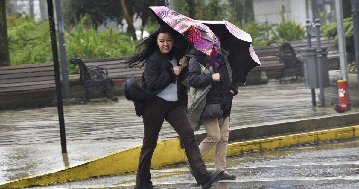 Casas anegadas y más de 100 milímetros de lluvia en 24 horas deja temporal en región de Los Ríos
