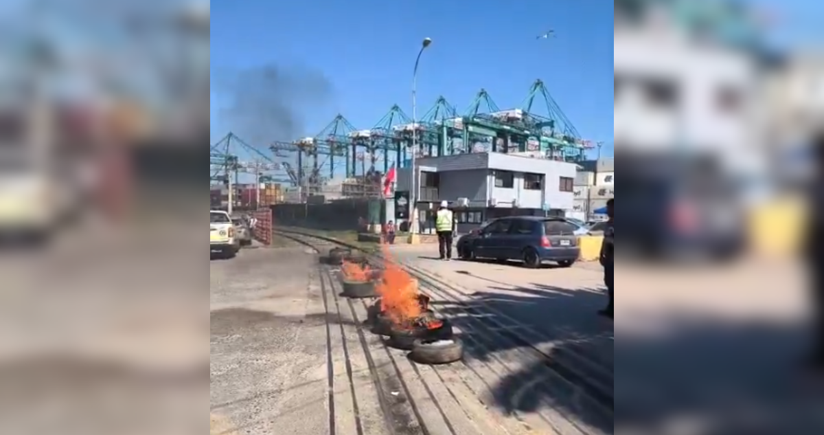 Trabajadores se manifiestan en puerto de San Antonio tras despido de trabajadores de empresa DP World